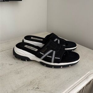 Vintage Mudd Black and White Chunky Sandals